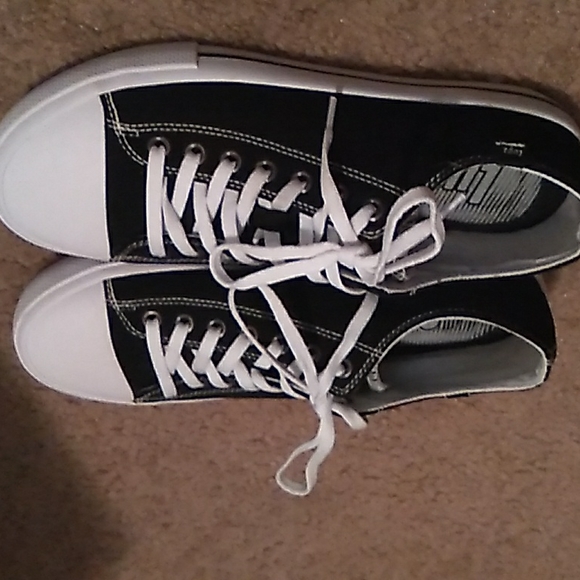 I'm selling black and white lugz size 8.5 womens - Picture 2 of 3